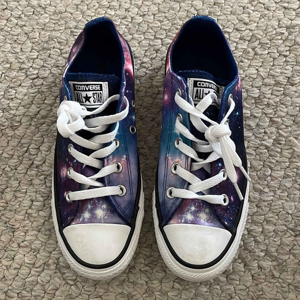 low top galaxy converse